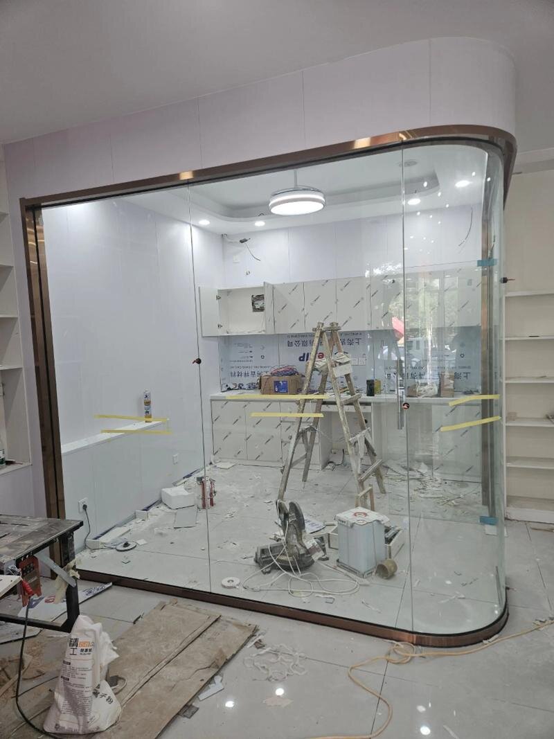 苏州市夹丝玻璃异形展柜玻璃 - 方案